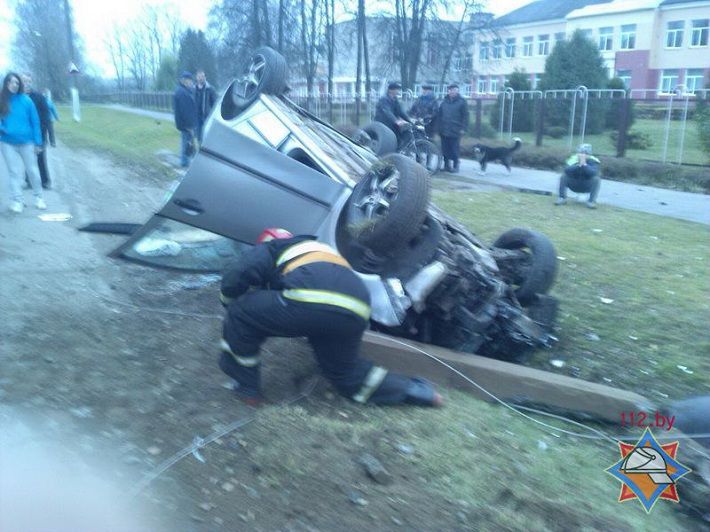 ДТП в Марьиной Горке: Skoda снесла столб и перевернулась‍
