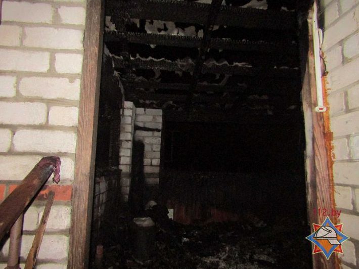 В Верхнедвинском районе мужчина спас на пожаре трех односельчанок 