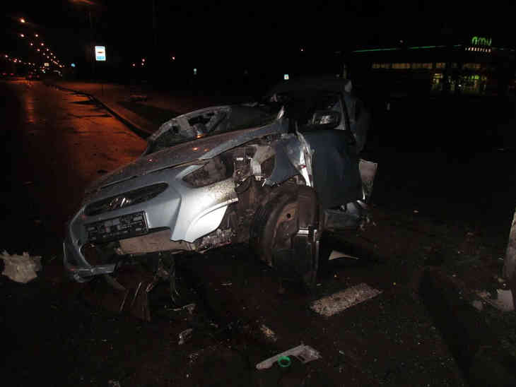 В Борисове Hyundai влетел в столб: женщина-водитель погибла