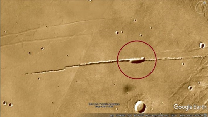 Уральский уфолог нашел на Марсе разбившийся 18-километровый НЛО
