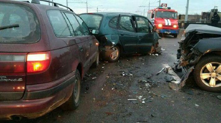 В Минске столкнулись три автомобиля: пострадали три человека