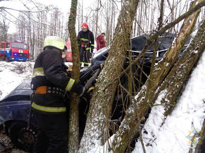 В Барановичском районе спасатели деблокировали пострадавшую в ДТП
