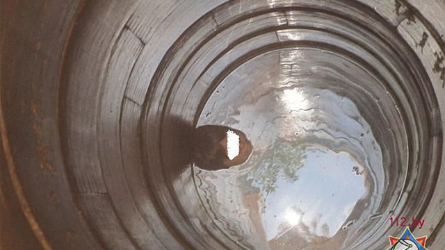 Замерзает ли вода в колодце. Вымораживание колодца. Колодец замерзает зимой. Теплоизоляция канализационных колодцев. Колодец зимой.