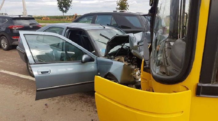 Уснул за рулем: в Минске водитель Peugeot врезался в рейсовый автобус‍
