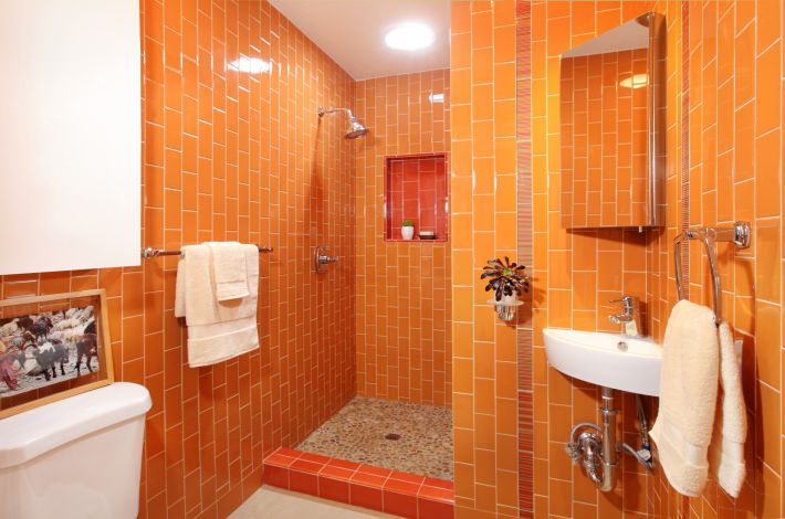 Дизайн ванной в оранжевом цвете