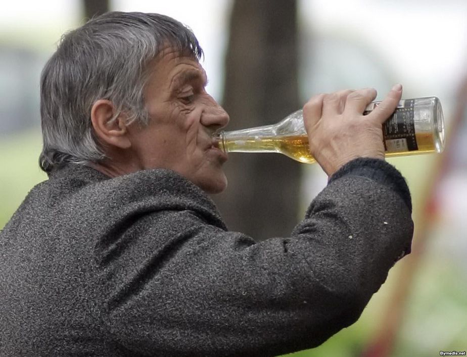 Пьющий и непьющий человек сравнения. Пьющий человек и трезвенник. Пьющие люди живут дольше. Пьющие люди живут дольше. Факты о которых вы не знали.