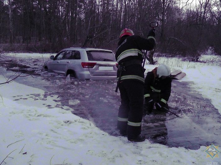 В Светлогорском районе под лёд провалился Jeep Grand Cherokee‍