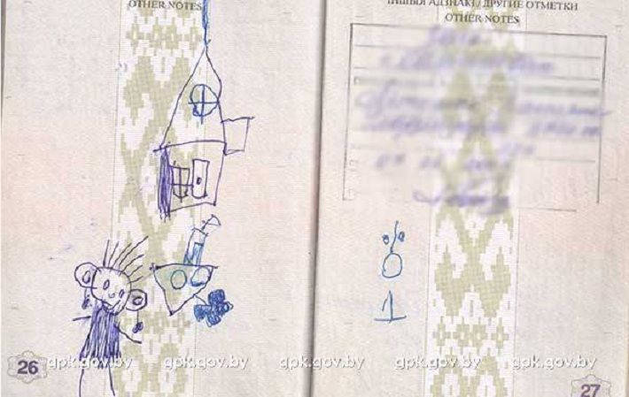 Белорус не смог попасть в Украину из-за детских рисунков в паспорте