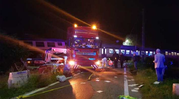В Италии поезд врезался в грузовик – два человека погибли
