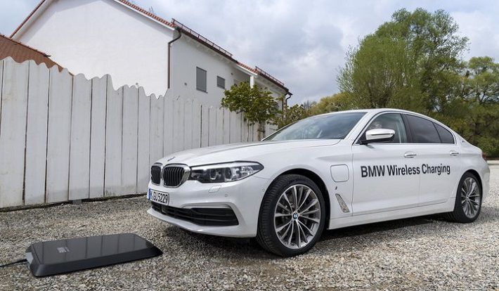 У BMW пятой серии появилась беспроводная зарядка