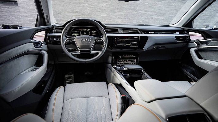 Audi рассекретила интерьер нового кроссовера‍