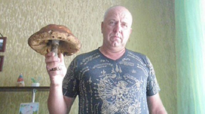 Подберезовик весом в 840 г нашел грибник в Ивьевском районе