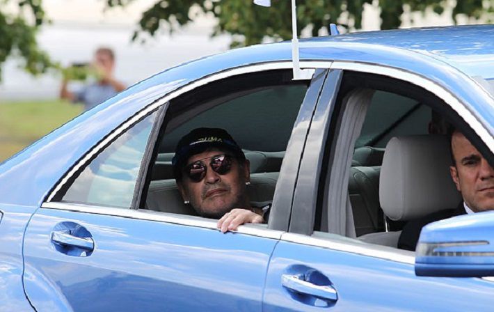 Диего Марадона прилетел в Брест