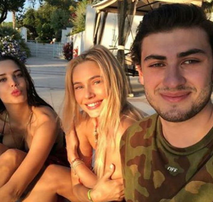 35-летняя Наталья Рудова отдыхает с 19-летним сыном миллиардера