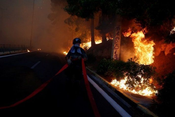 Пожары в Греции унесли жизни более 20 человек