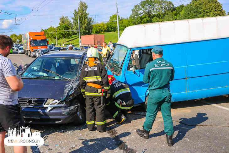 Авария с пятью автомобилями парализовала движение на одной из магистралей Гродно‍
