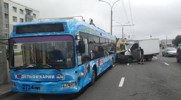 В Минске «Газель» врезалась в троллейбус: пострадала девочка