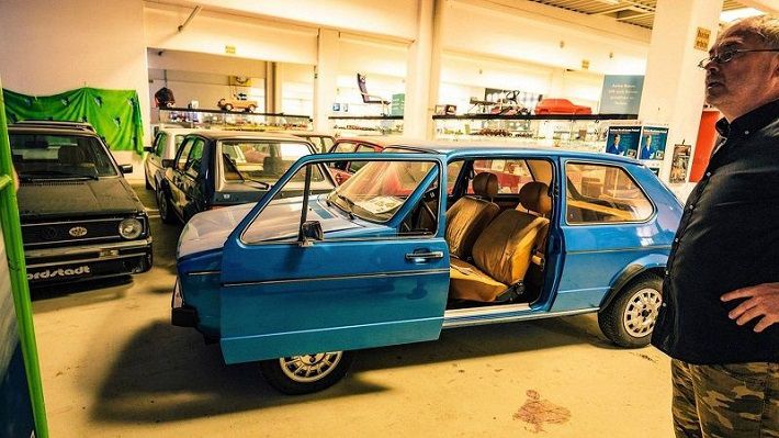 Житель Австрии собрал коллекцию из 114 Volkswagen Golf
