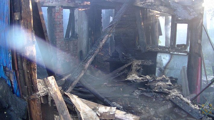 В Минске сгорел двухквартирный дом. Погиб мужчина