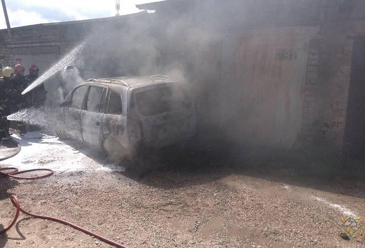 В гаражном кооперативе Минска сгорел автомобиль