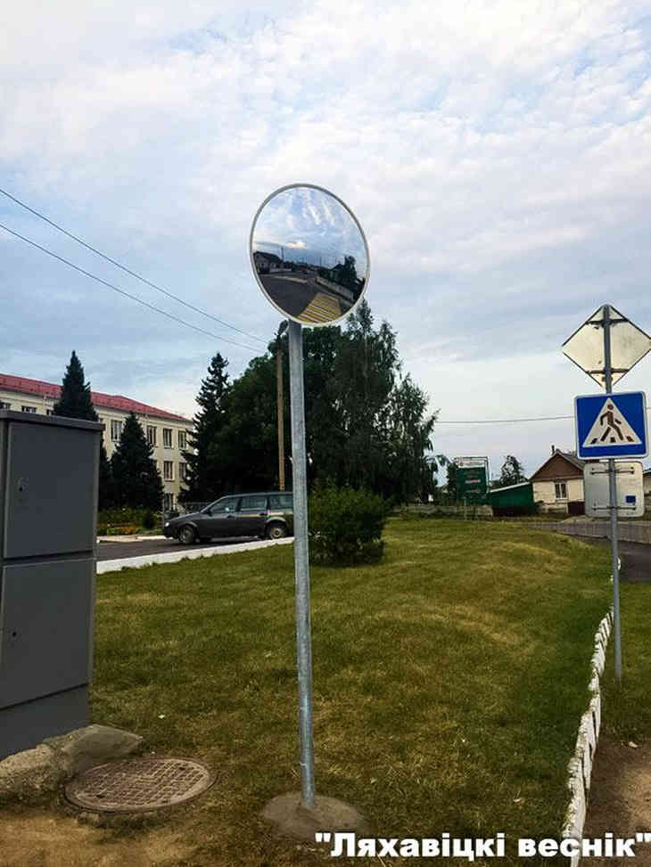 В Ляховичах на перекрёстке установили сферическое зеркало‍