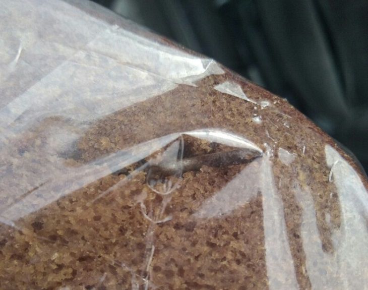 Обогащен железом: житель Могилева нашел гвоздь в купленном хлебе