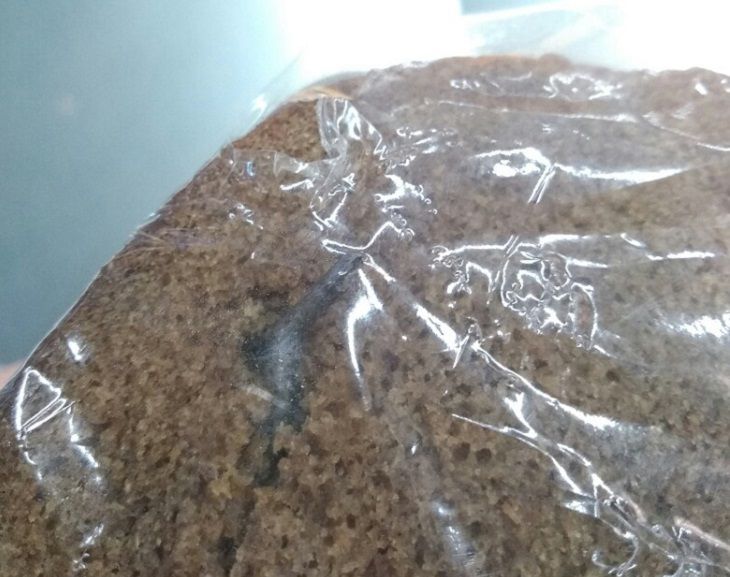 Обогащен железом: житель Могилева нашел гвоздь в купленном хлебе
