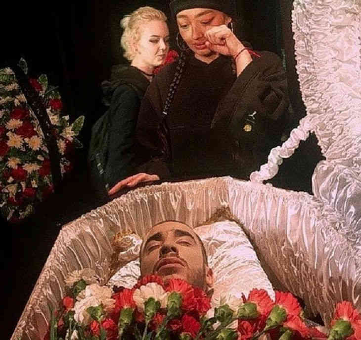 Популярного певца похоронили заживо в Москве