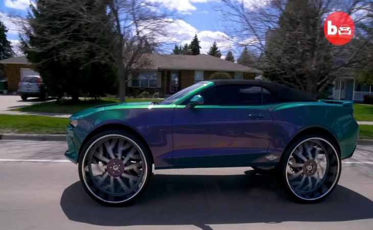 Chevrolet Camaro получил 32-дюймовые колеса и ТВ с Xbox One