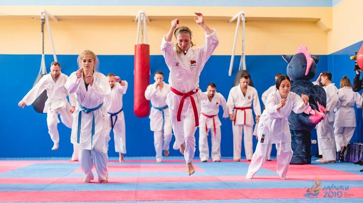 Дарья Домрачева приняла участие в тренировке по карате в проекте Bright Team