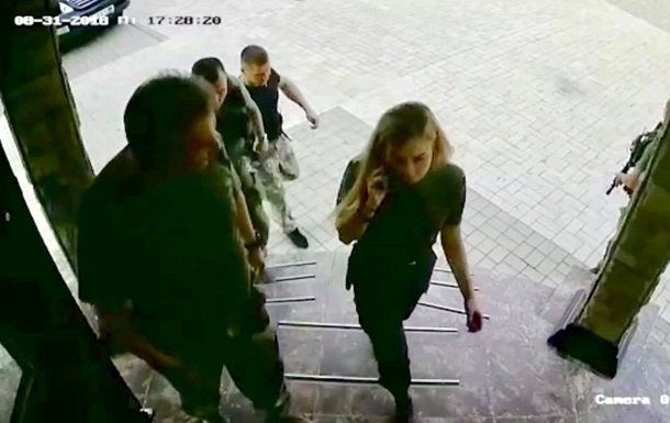 В Сети появились кадры Захарченко за несколько секунд до взрыва
