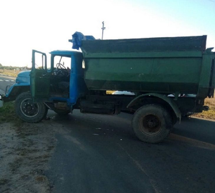 В Березовском районе легковушка врезалась в грузовик