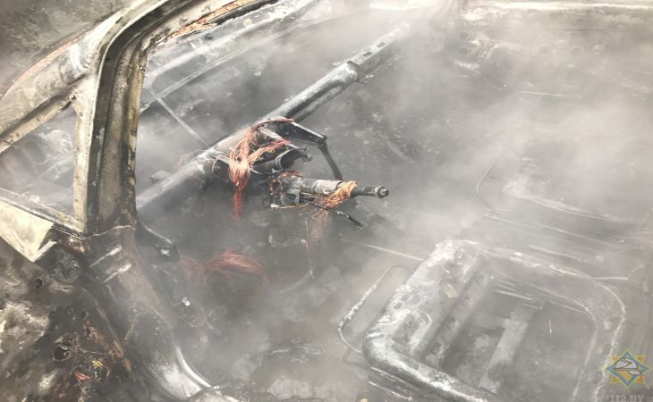 Короткое замыкание: В Хойникском районе дотла сгорела легковушка
