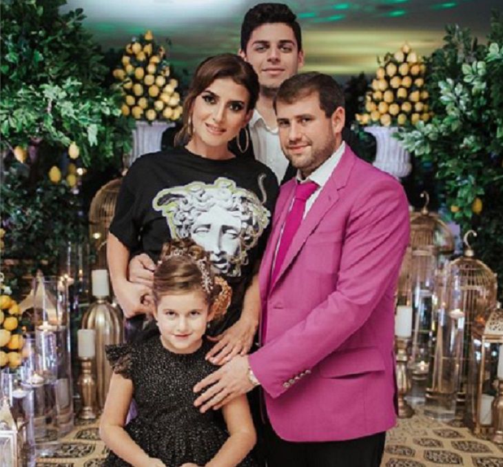 Певица Жасмин поделилась редким семейным снимком с мужем и детьми