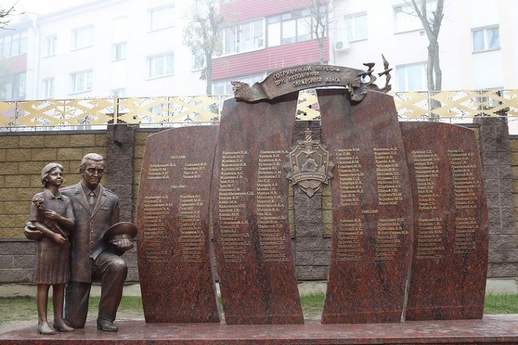 В УВД Миноблисполкома открыли памятник сотрудникам, погибшим при исполнении служебного долга