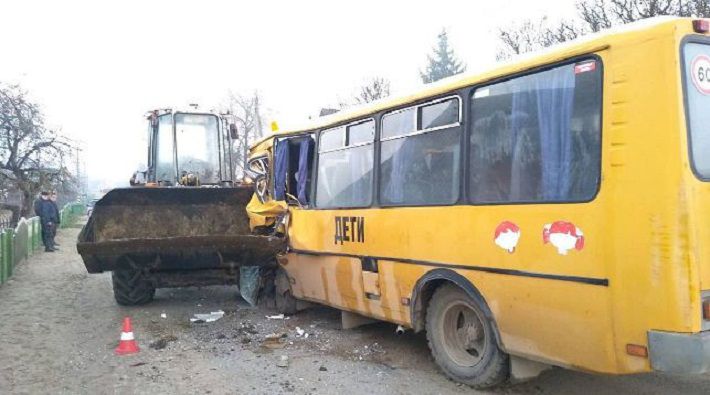 Новости сегодня: ДТП со школьным автобусом и увольнение тренерского штаба «Динамо-Минск»
