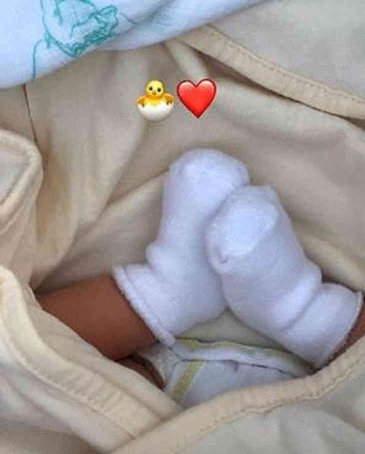 Супруг Нюши опубликовал новый снимок новорожденной дочки