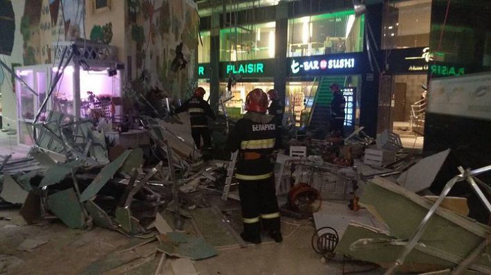 В ТЦ «Арена-Сити» в Минске рухнул потолок: есть пострадавшие 