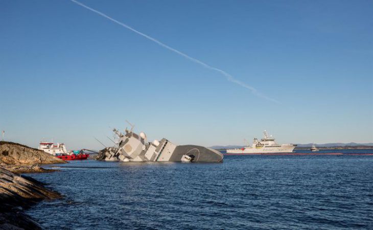 Поврежденный на учениях фрегат НАТО затонул