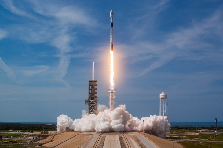 США разрешили SpaceX запустить 7,5 тыс. низкоорбитальных спутников Starlink США разрешили SpaceX запустить 7,5 тыс. низкоорбитальных спутников Starlink