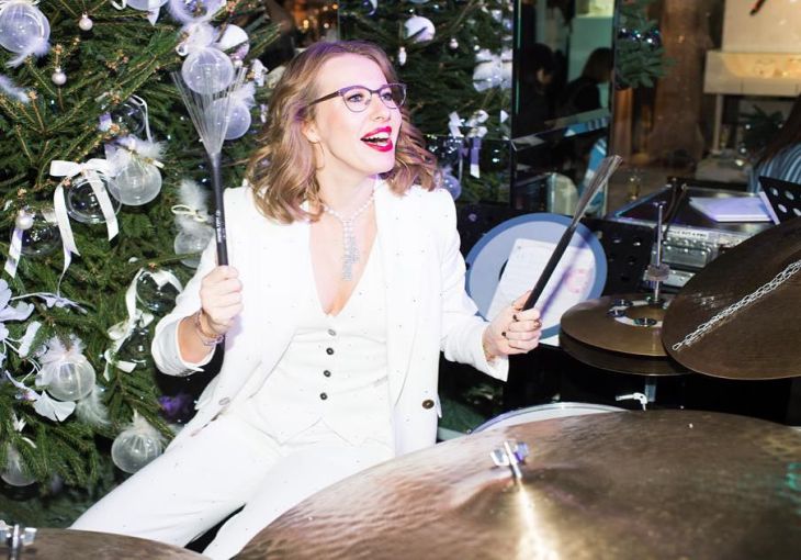 «И это кандидат в президенты!»:Собчак опозорилась матом и глубоким декольте