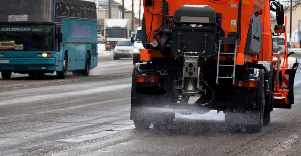 Как защитить автомобиль от воздействия соли на дорогах?