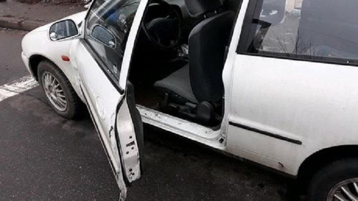 В Минске на дороге водители порезали друг другу шины автомобилей