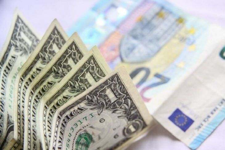 На торгах 18 декабря доллар и евро подорожали