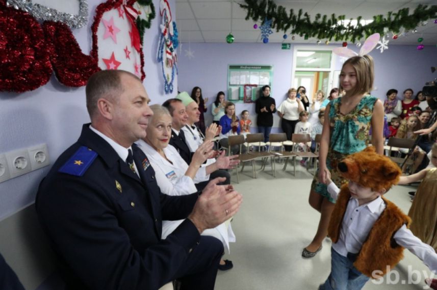 Носкевич навестил маленьких пациентов 3-й детской больницы в Минске