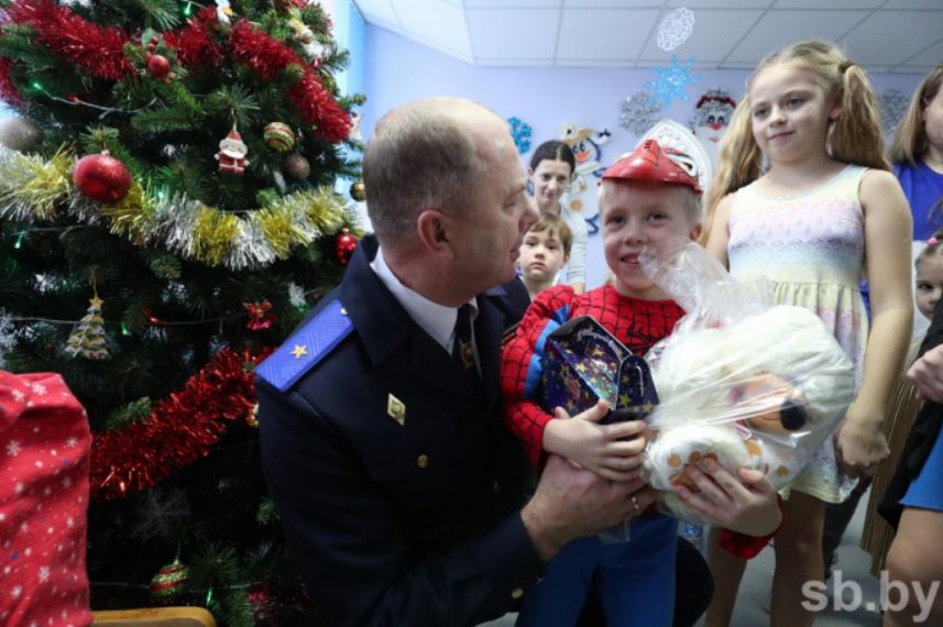 Носкевич навестил маленьких пациентов 3-й детской больницы в Минске