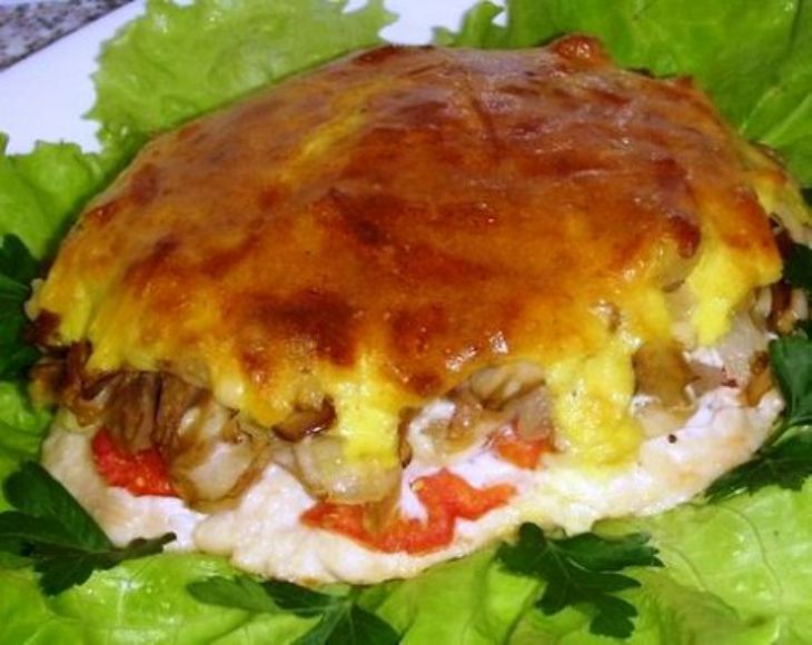 Мясо с грибами под нежной, хрустящей корочкой