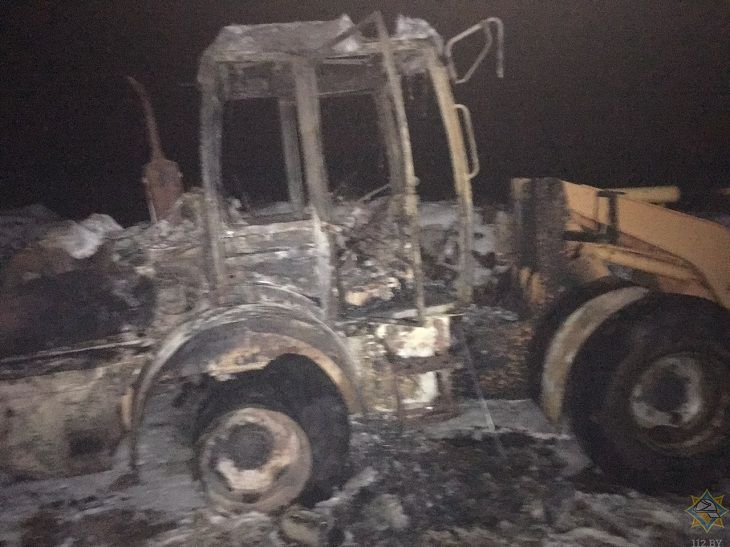 В Миорском районе произошел пожар: уничтожен трактор, погибла корова
