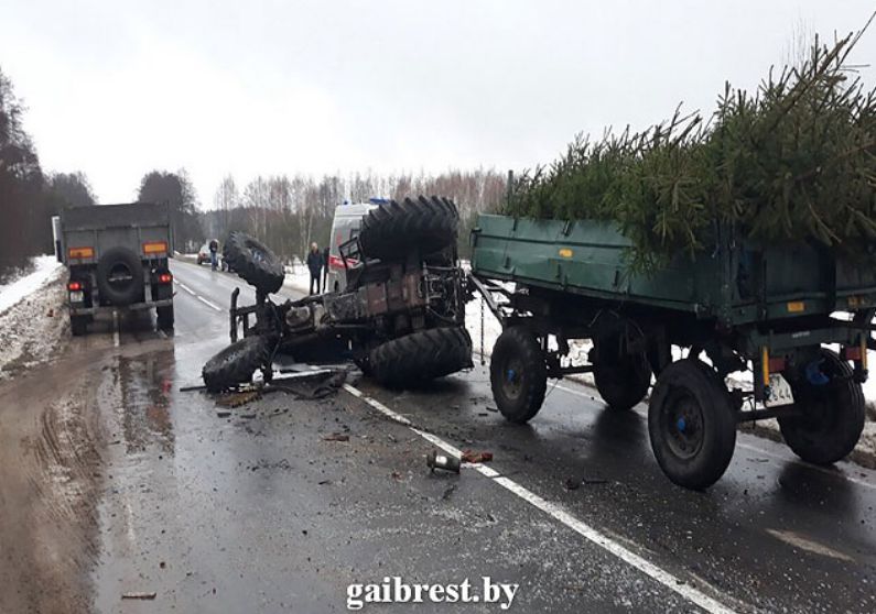 Грузовик и трактор столкнулись в Малоритском районе