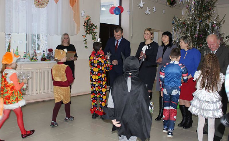 Минюст передал Березковскому детскому саду-школе мультимедийный экран